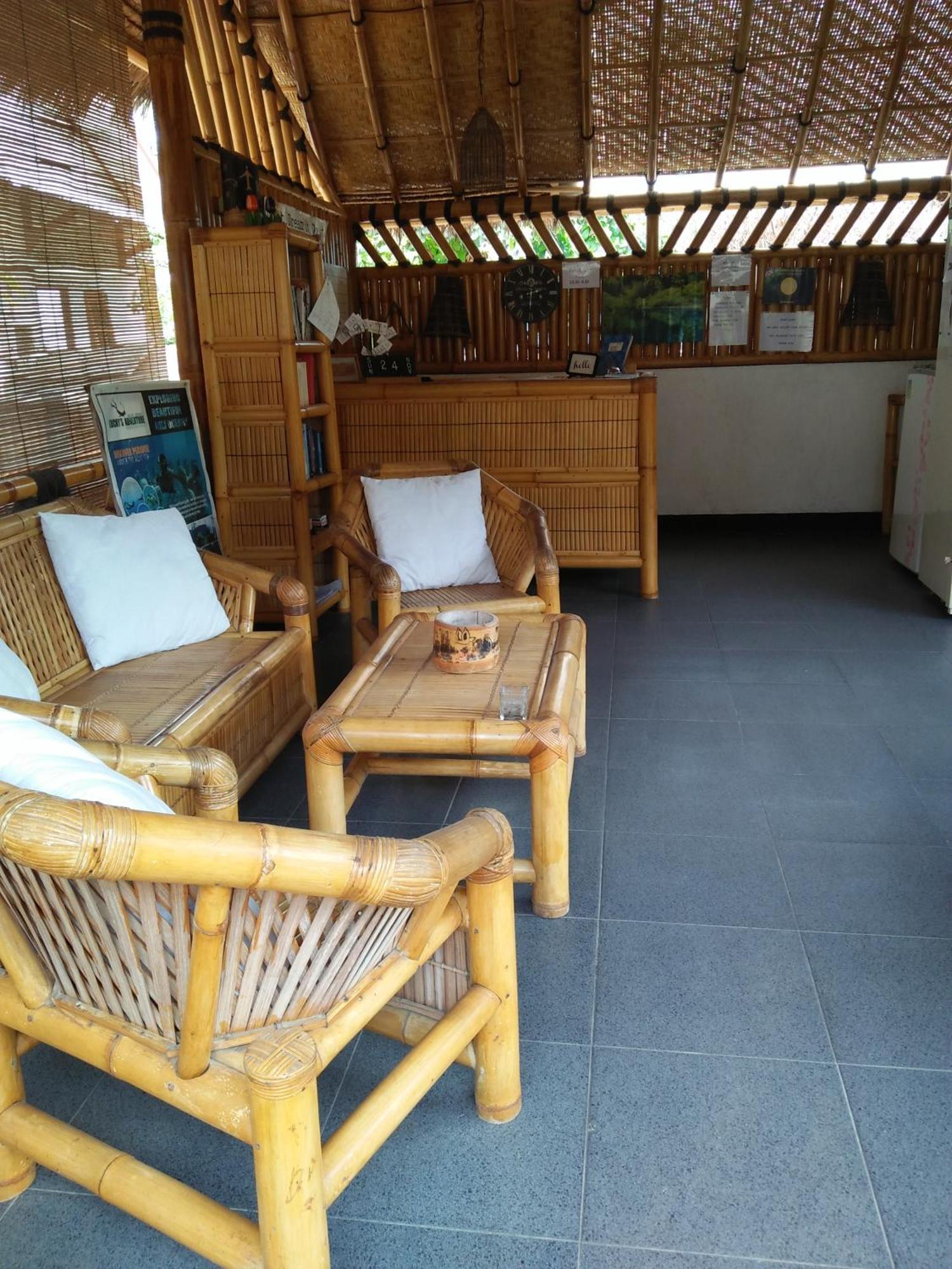 Tua Tua Keladi Bungalows Gili Air Habitación foto